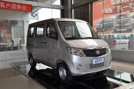 v752015款1 0l 手动标准型七座侧前45度车头向右水平汽车图片 汽车图片大全 易车 suv van vehicles
