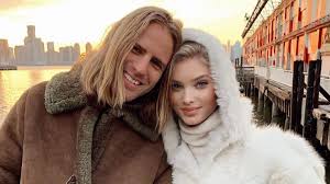 Lihat ide lainnya tentang gaun karpet merah, gaya rambut musim panas, gaun formal panjang. Elsa Hosk Pregnant Model Expecting 1st Child With Tom Daly