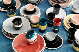A chaque marque, son style d'assiette : Sarah Lavoine Collection Art De La Table Sicilia Vaisselle En Gres Cote Maison