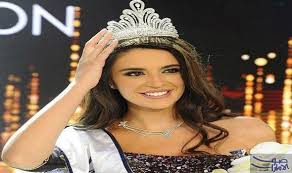 مكياج وتسريحات شعر ملكات جمال لبنان 2017 بروح مرحة وعصرية تم تتويج ملكة جمال لبنان لعام 2017 بيرلا الحلو الأحد في الحفل السنوي Crown Jewelry Crown Fashion