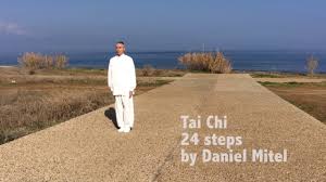 Forma de 24 movimientos del estilo chen xi xin yi hun yuan taichi chuan realizada por alvaro quintano, director de la escuela wutan sevilla en el lago de la vida, en entrenúcleos, dos hermanas, sevilla. Tai Chi Steps In 24 Form Yang Style Daniel Mitel
