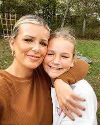 Tammy Weldon's Instagram, Twitter & Facebook