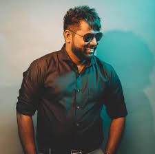 He also debuted as an actor in raja rani and appeared as neruppu kumar in the film maan karate. Arunraja Kamaraj Wiki Biography Age Movies Songs Images News Bugz