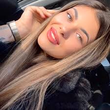 Hi, any gel nail salon that's good in Ballyhaunis?