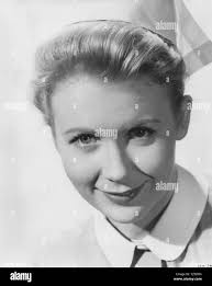 Twice Round the Daffodils (1962) Juliet Mills, Barbara Roscoe, Date: 1962  Stock Photo