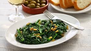 Gli spinaci sono un ortaggio molto versatile in cucina: Spinaci Con Uvetta E Pinoli La Repubblica