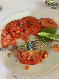 the only vegan option at a restaurant in Italy 😍 yes, its a plate of  tomatoes LOL : rShittyVeganFoodPorn