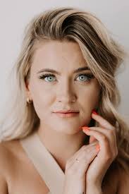 Good morningggg 🤍 I am the owner of A glow by Chloe based in Old Town  Swindon. I have a few limited dates available for makeup appointments this  year but my diary