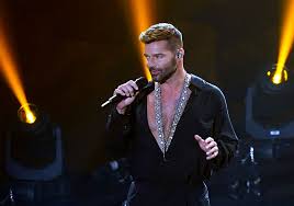 „es ist auch … ricky martin wollte eigentlich immer schauspieler werden, doch dann kam alles anders. Seltener Anblick Ricky Martin Teilt Foto Mit Ganzer Familie Promiflash De