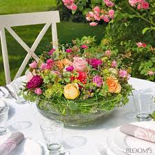 Pin Von Claudia Peisert Auf Kommunion Blumengestecke Blumenarrangements Blumentisch