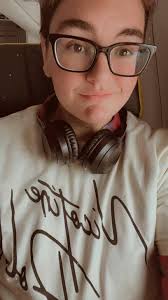 Brittle diabetic heel blisters in sneakers