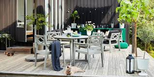 Mon objectif est d'avoir un arbre qui pourra nous apporter de l'ombre l'été (forme parasol), qui ne monte pas trop haut et qui a des racines plongeantes pour ne pas voir ma terrasse onduler à cause de ces dernières. Comment Bien Choisir Un Arbre De Terrasse Marie Claire