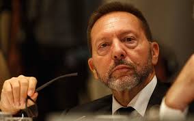 Ο Παύλος Πολάκης υπήρξε ο μόνος Έλληνας πολιτικός που αντιστάθηκε σε κάτι  που βρωμάει Έγκλημα κατά της Ανθρωπότητας. Γιατί η επίθεση στον Στουρνάρα  είναι λάθος