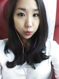 Ellie Ahn (@elliehjahn)