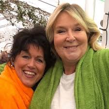 Lorraine Stanton's Instagram, Twitter & Facebook