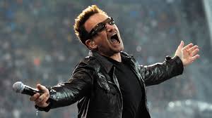 Bono is the frontman and lead vocalist of the irish rock band u2. Bono Wird 60 Auch In Corona Zeiten Macht Er Die Welt Ein Bisschen Besser Stern De