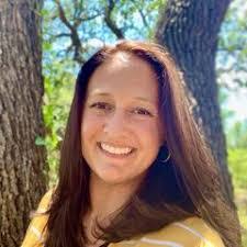 Gini Moore's Instagram, Twitter & Facebook