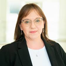 Leslie Reichert's Instagram, Twitter & Facebook