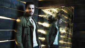 Stephen amell is a canadian actor, known for portraying oliver queen / green arrow in stephen adam amell was born on may 8, 1981 in toronto, ontario, canada, to sandra (bolté) and thomas. Arrow Stephen Amell Spielt Oliver Queen Den Gnadenlosen Racher Arrow
