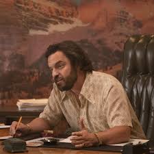 In HBO Maxs Minx, Jake Johnson Cements His Place as Hollywoods Everyman  | GQ