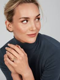 Sensual Golden Bridge Ring