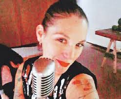 Amanda Perone's Instagram, Twitter & Facebook