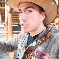 Lenny Paredes's Instagram, Twitter & Facebook