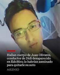 Con velas y silencio, exigen justicia. Un grupo de ciudadanos rindió  homenaje al alcalde de Uruapan, Carlos Manzo, formando su nombre con velas  en el sitio del atentado 🖤