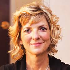 Strengthening People >< Building Community