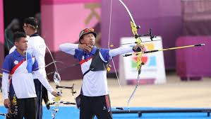 湯智鈞在東奧個人射箭首輪碰上越南選手阮黃飛宇(nguyen hoang phi vu)，最終湯智鈞以7比1奪勝，闖進32強後，將要碰上學長魏均珩，上演「台灣內戰」。 。(東京奧運,東奧射箭,湯智鈞) Qzjnvs2n00vzkm