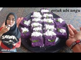Komposisisi zat gizinya hampir sama namun varietas ubi jalar ungu lebih kaya akan kandungan vitamin a yang mencapai 7.700 mg per 100 g. Resep Membuat Getuk Ubi Ungu Simple Dan Enak Youtube
