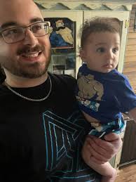 Good morning brothers and sisters a magnificent Monday to everyone .  Richard Kellman and I are screaming happy birthday to Slenda Glenda Yarde 