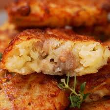 5) rosola i fagottini in una padella antiaderente con un filo d'olio e. Al Ta Cucina Crespelle Di Patate Con Salsiccia Facebook