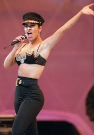 La academia de grabación® ha anunciado a los homenajeados por sus premios al mérito especial 2021. Selena Quintanilla Perez S Enduring Style Continues To Inspire Vogue