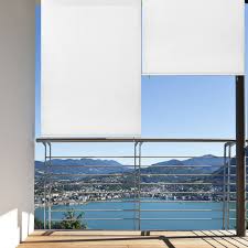 Son armature aluminium permet de réalisé tous type de dimension sur mesure, équipé de toile acrylique 310 gr disposant d'une large gamme de coloris, supporte des toiles technique. Store Exterieur Vertical Stores De Balcon Et De Terrasse Stores Exterieurs Domondo