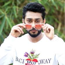 He further revealed that the two are serious about each other and wedding is on the cards for the duo. Zaid Darbar Wiki Tik Tok Age Biography Height Weight Girlfriends More Zaid Darbar Tik Tok à¤• à¤à¤• à¤ª à¤°à¤¸ Musically Star Hair Color For Black Hair Biography