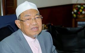 Mufti perak, tan sri harussani zakaria sudah berada keadaan sedar, namun masih dalam pemantauan pihak hospital. Muftis Prefer To Stay Away From Politics Says Harussani