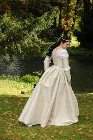 Elizabethan Inspired Wedding Gown Elizabethan Fashion Dresses Fashion