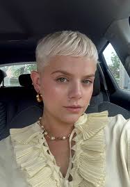 the two ways i style my fresh pixie haircut ✂️ #microinfluencer #pixie...