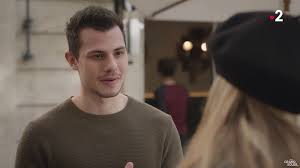 À la paillotte, jonathan met beaucoup de cœur à l'ouvrage. Un Si Grand Soleil Manon Quitte Karel Emmy Embrasse Eliott Ce Qui Vous Attend Mercredi 5 Fevrier Episode N 378 Stars Actu