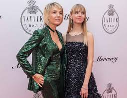 Юлия бордовских (5 июля 1969). Bordovskih S Dochkoj Blistali Na Balu Tatler Foto