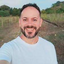 Aimee Handley's Instagram, Twitter & Facebook