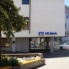 The square that opens the building for public space is a welcoming gesture, which is continued inside. Vr Bank Ostalb Eg Geschaftsstelle Wasseralfingen Aalen Wilhelmstrasse 21 Offnungszeiten Angebote