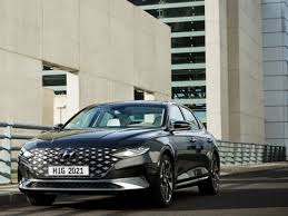 Exclusiveness begins with radical modern styling that radiates sensuous. Hyundai Azera Mid 2021 Price Specs Motory Saudi Arabia