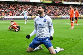 Golfer Colin wins coronation