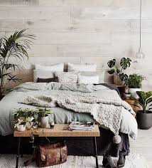 Decken Bank Vor Dem Bett Mit Pflanzen 2019 Decken Bank Vor Dem Bett Mit Pflanzen The Post D Scandinavian Design Bedroom Home Decor Bedroom Bedroom Decor