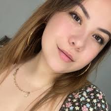 Me parece totalmente marciano tener que dar explicaciones sobre algo tan  básico: -Sí, tengo pezones, soy un ser humano. -Sí, se marcan. -No. No  llevo sujetador. Ni en la foto, ni casi