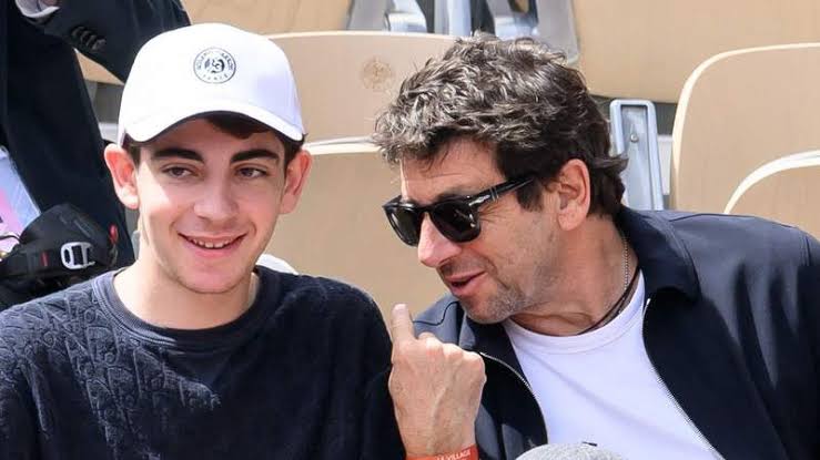 Patrick Bruel : pourquoi son fils Léon, chanteur lui aussi, refuse de  porter son nom de famille ? - Yahoo Style France