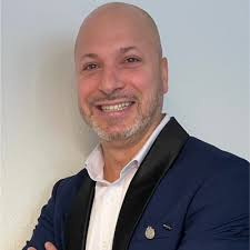 Du bist eine Heldin! Du bist ein Held! So hat die Festrede von Matthias  Nold am 16.6 an der Diplomfeier in Olten begonnen. Diese Rede hat die  Hürden beinhaltet, die wir im