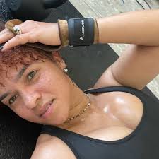 Que tal los SLIDERS? 8 mini hamburguesas de setas marinadas durante  veinticuatro horas en salsa inglesa, servidas con ensalada de repollos en  mayonesa de anacardos hecha en casa, salsa de hojas verdes